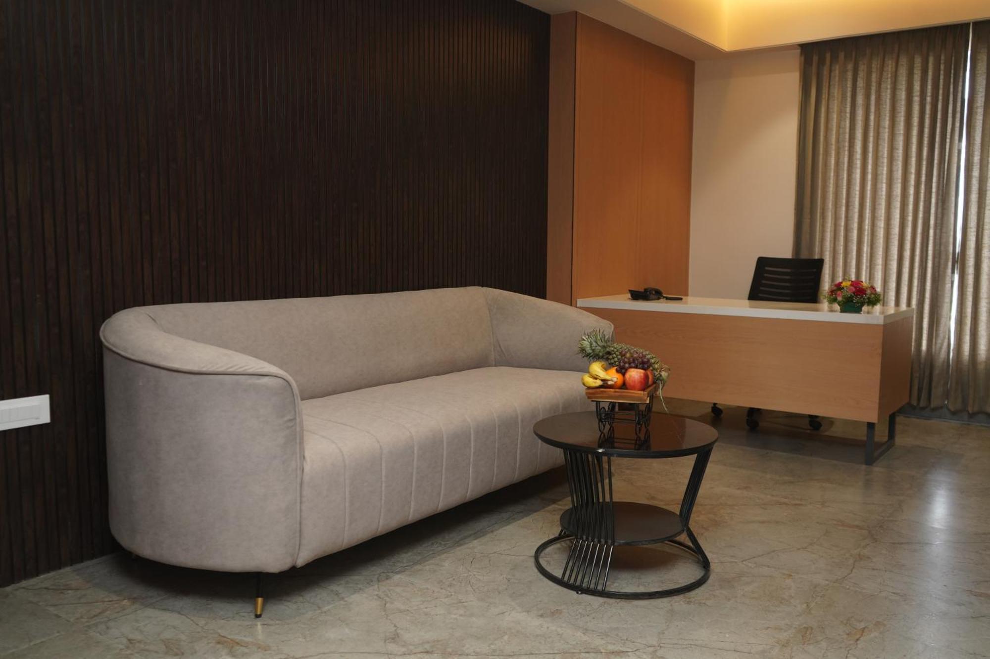 Vantara Suites Vellore Buitenkant foto