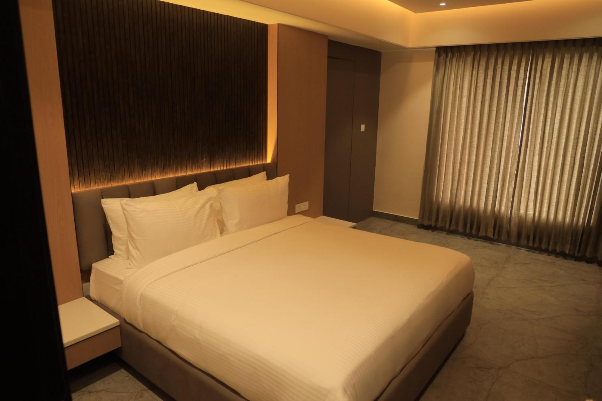 Vantara Suites Vellore Buitenkant foto