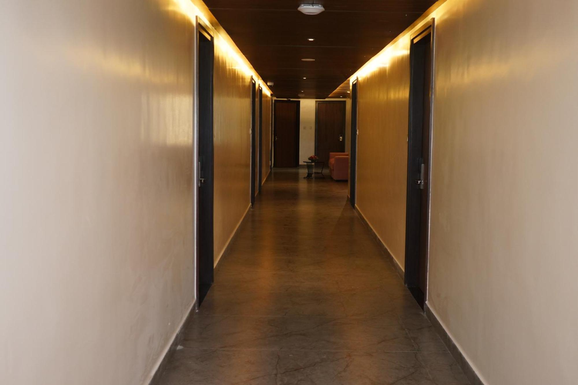 Vantara Suites Vellore Buitenkant foto