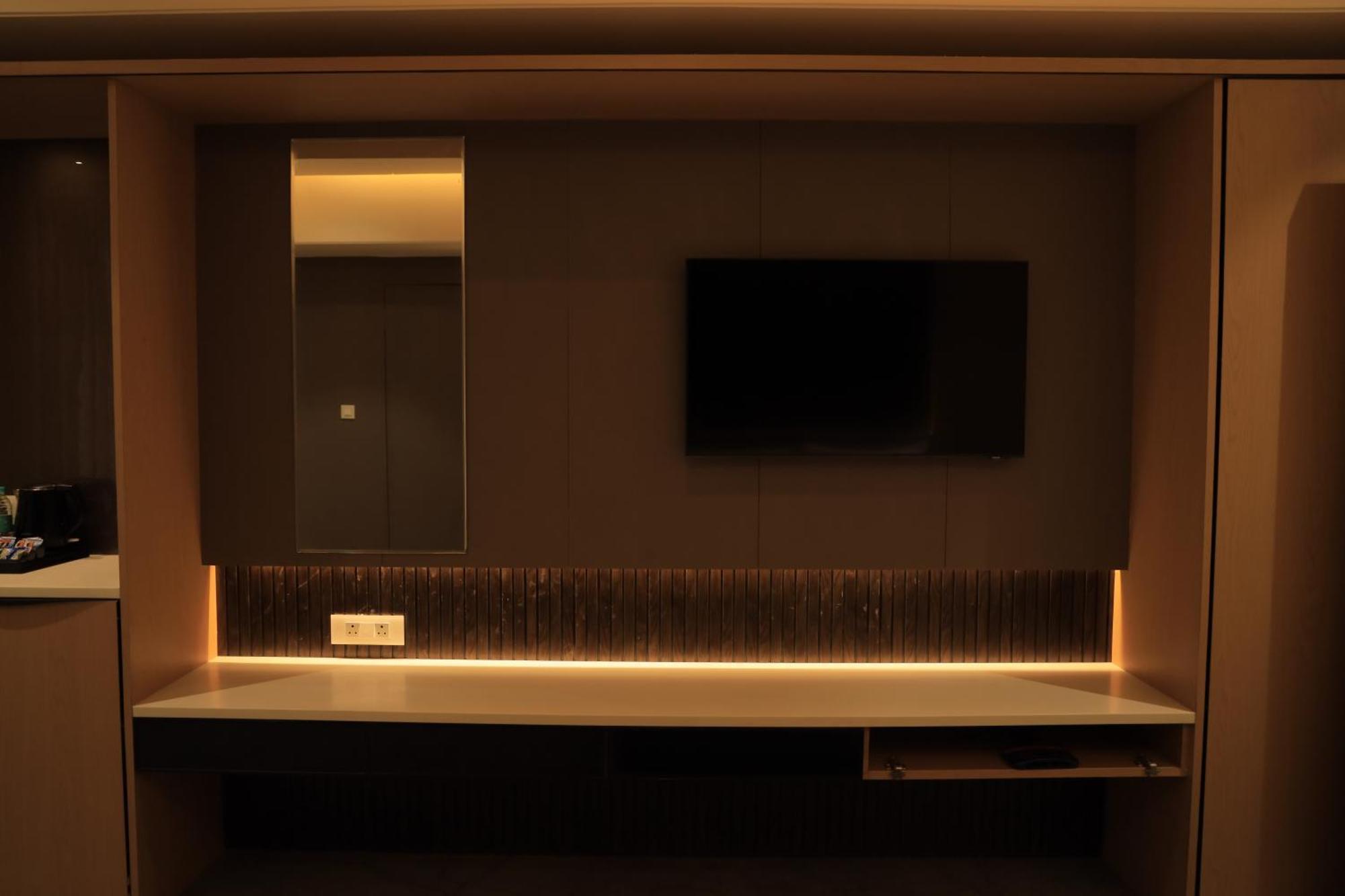 Vantara Suites Vellore Buitenkant foto