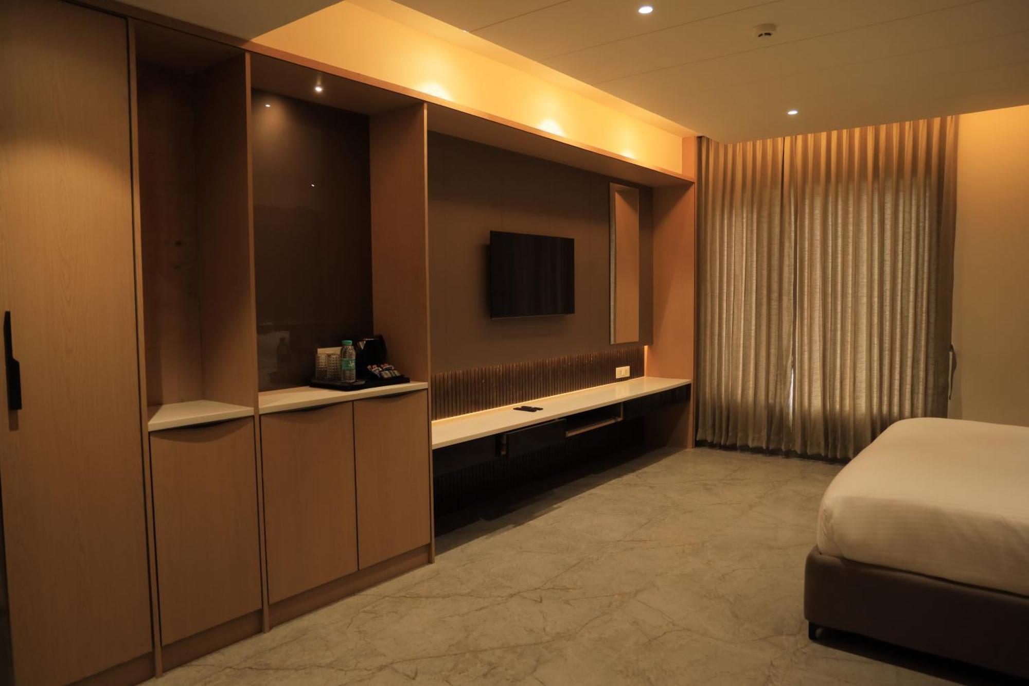 Vantara Suites Vellore Buitenkant foto