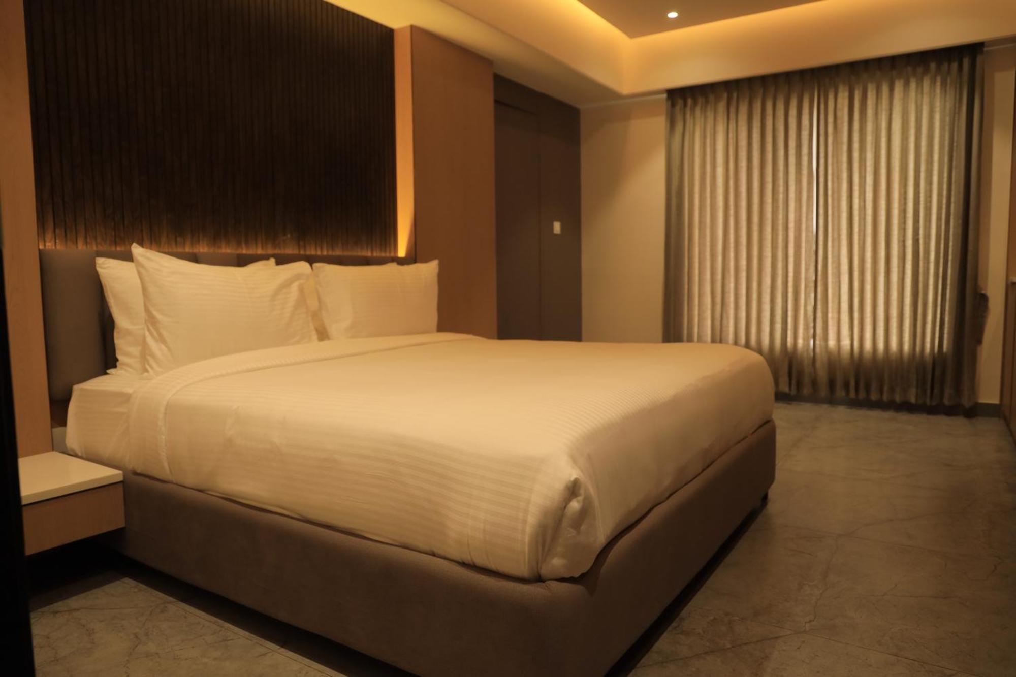 Vantara Suites Vellore Buitenkant foto