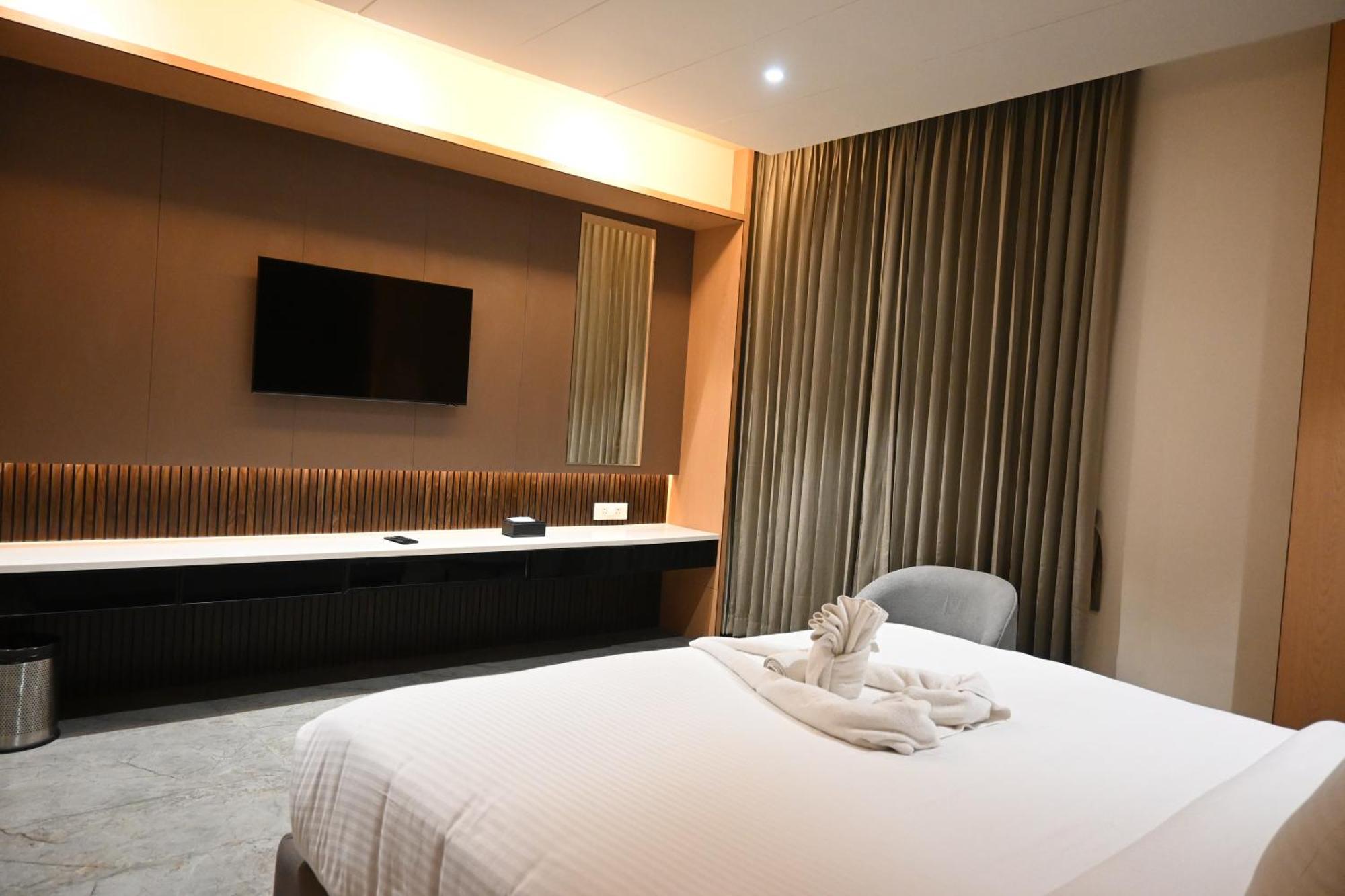 Vantara Suites Vellore Buitenkant foto